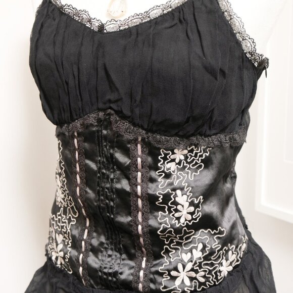 Black Lace Embroidered Ruffle Cami 🦇 KOREAN BRAND - Picture 4 of 9